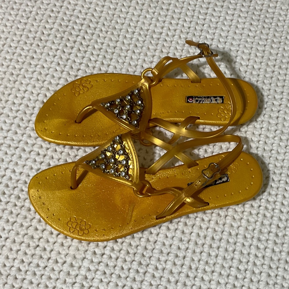 Waterproof RCK Bella women gold yellow Size 8 soft sole sandals Beach Pool Boat